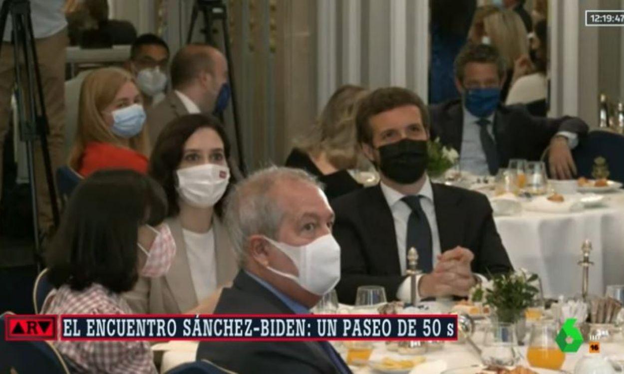 La reacción de Casado y Ayuso mientras Almeida se reía del paseíllo de Sánchez y Biden