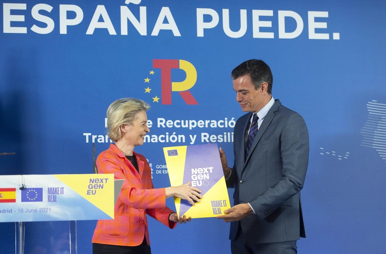 La presidenta de la Comisión Europea, Ursula von der Leyen, da el visto bueno al plan de transformación económica de España. EP