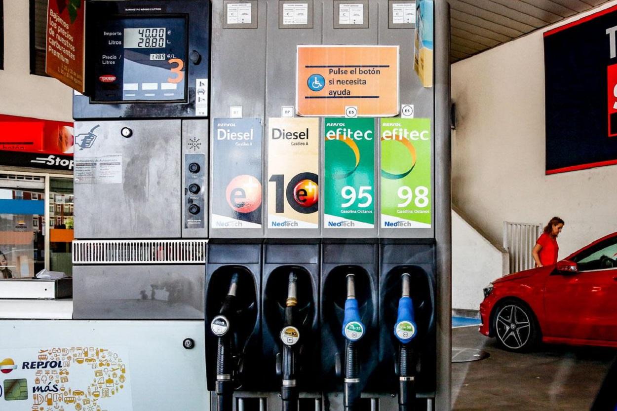 Imagen de un surtidor de gasolina. Europa Press