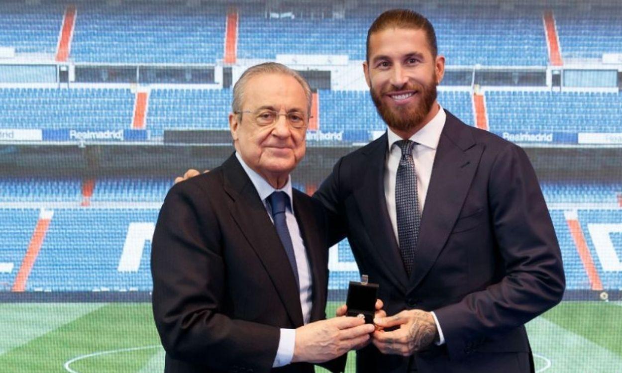 El ex jugador del Real Madrid, Sergio Ramos, junto al presidente del club, Florentino Pérez, en la despedida del ya ex capitán. Real Madrid.