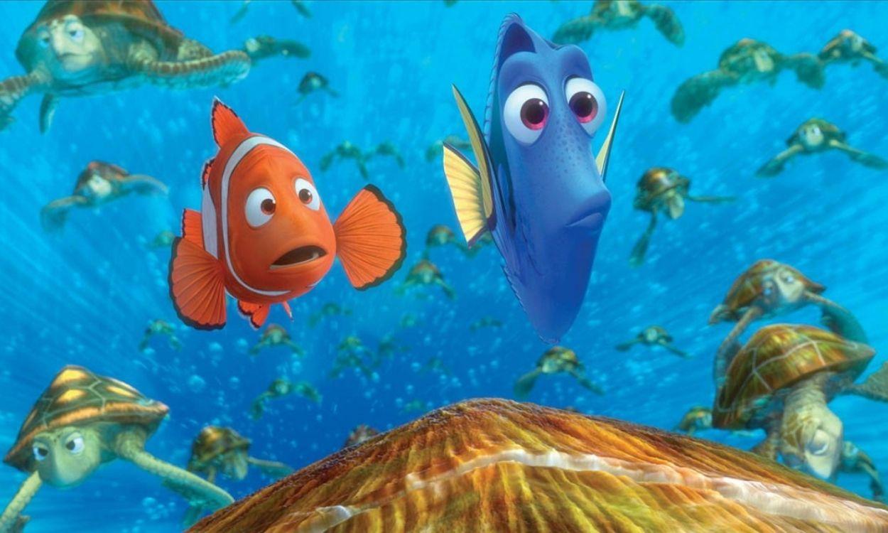 Fotograma de Buscando a Nemo con Marlin y Dory como protagonistas. Pixar. 