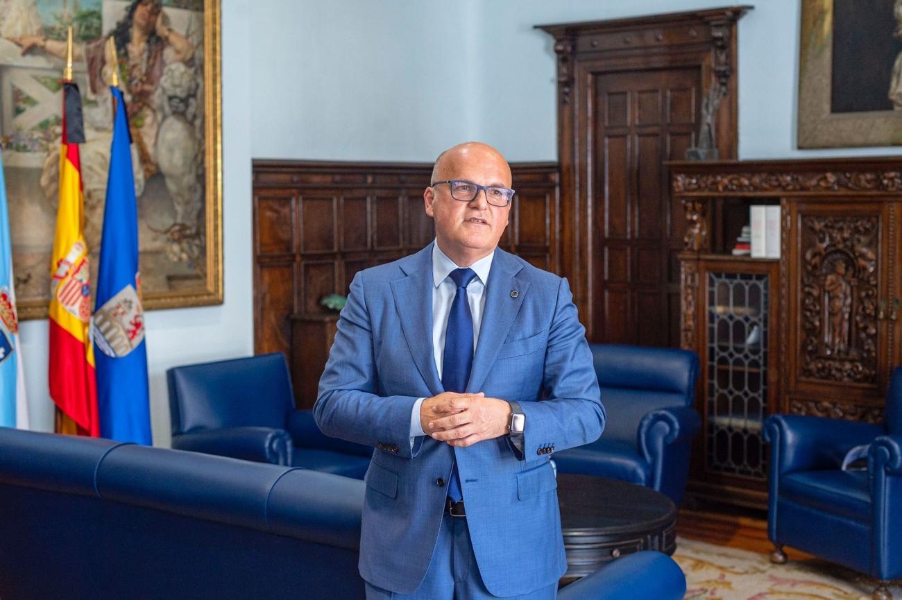Una vez más, el presidente de la Diputación de Ourense, José Manuel Baltar, vuelve a estar en entredicho por la gestión de la institución (Foto: Europa Press).
