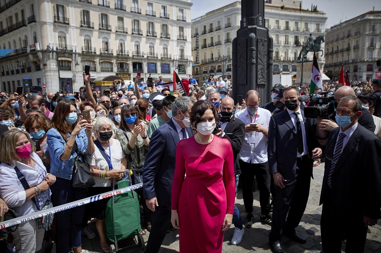 La presidenta de la Comunidad de Madrid, Isabel Díaz Ayuso, a su salida del acto de toma de su posesión. Fuente: Europa Press.