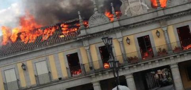“Arde el Ayuntamiento de Brunete, investigado por la ‘Púnica’. ¿No funcionaban bien las trituradoras?”