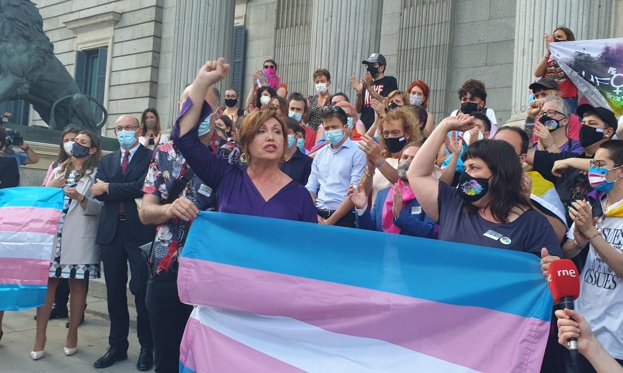 La presidenta de la Plataforma Trans, Mar Cambrollé, ante el Congreso