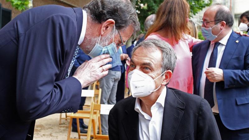 Los expresidentes del Gobierno Mariano Rajoy y José Luis Rodríguez Zapatero en los Premios Riojana. EP