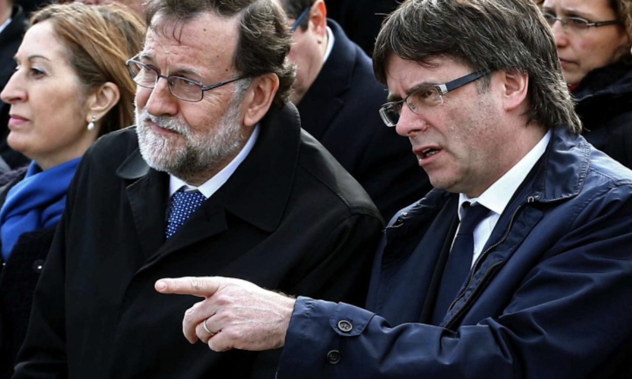 Imagen de archivo de Mariano Rajoy junto a Carles Puigdemont