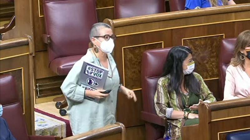 María Carvalho Dantas (ERC) estalla contra Macarena Olona (Vox) en el Congreso de los Diputados.