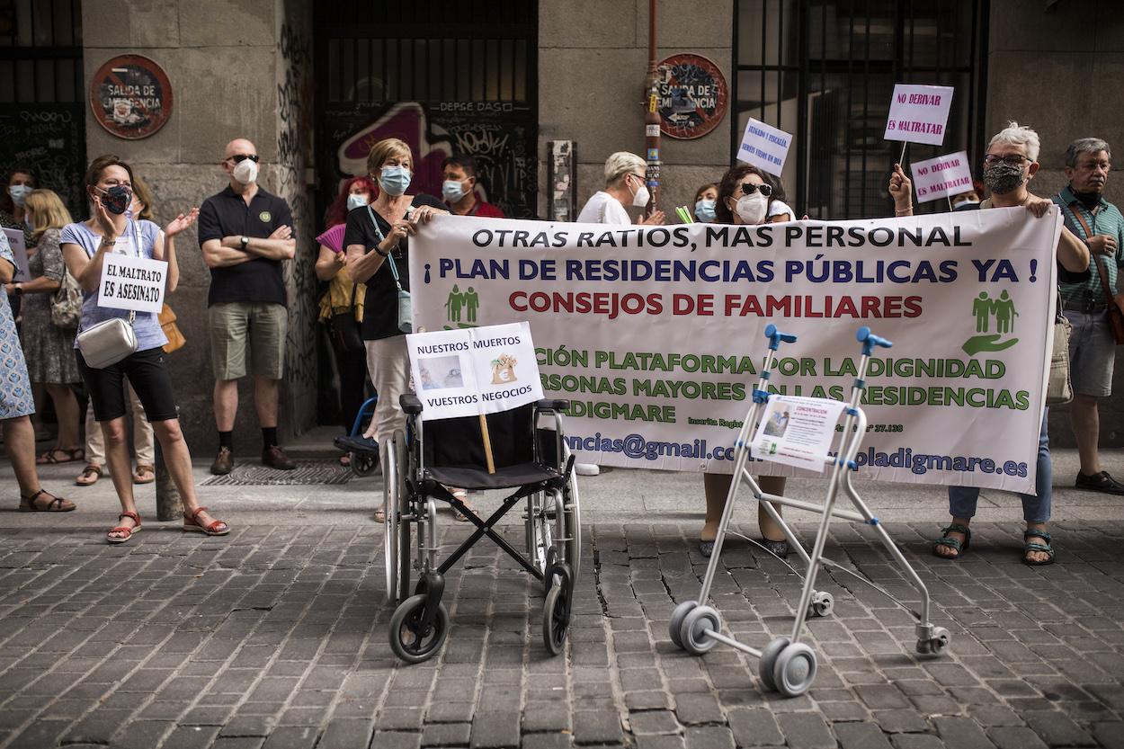 Los familiares de ancianos en residencias estallan contra las medidas de Ayuso. Europa Press