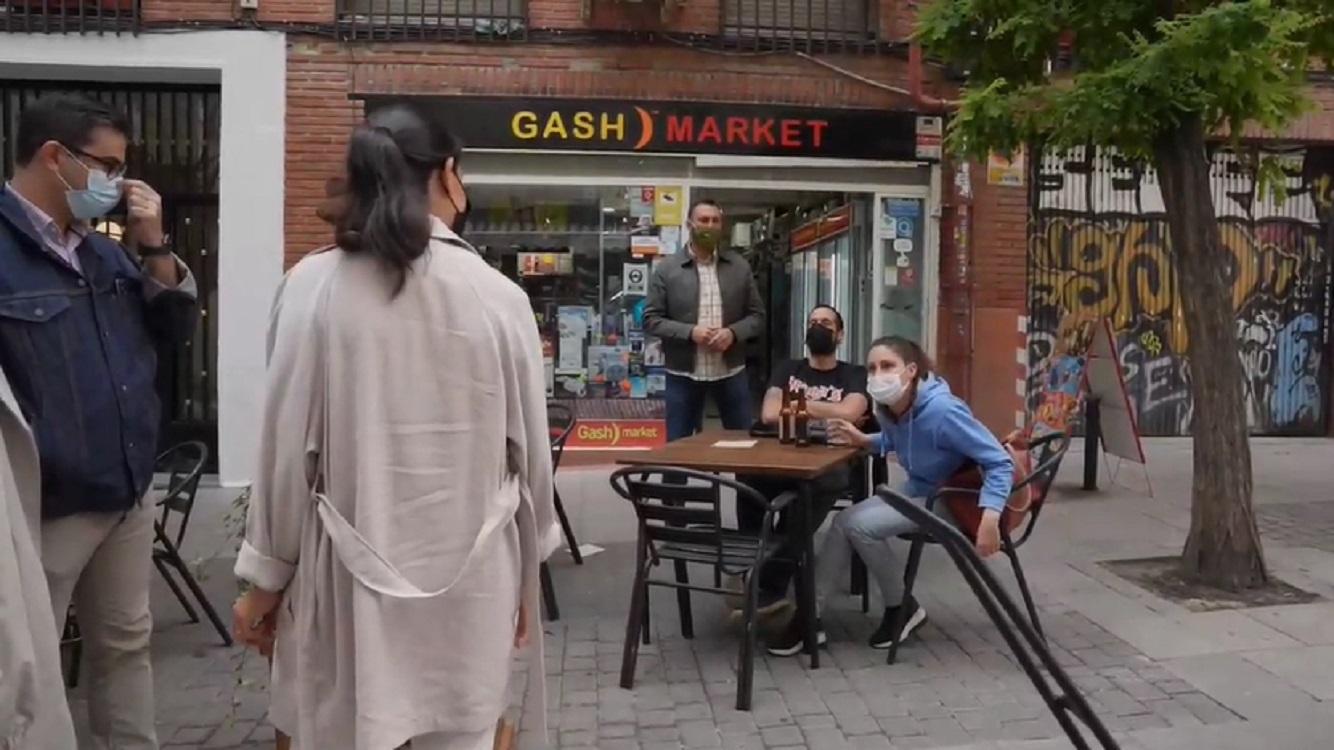 Rocío Monasterio se enfrenta a unos vecinos de Lavapiés