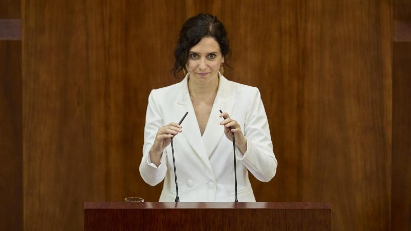 La presidenta en funciones de la Comunidad de Madrid, Isabel Díaz Ayuso, defiende su candidatura durante la primera sesión del pleno de su investidura en la Asamblea de Madrid, a 17 de junio de 2021, en Madrid (España).