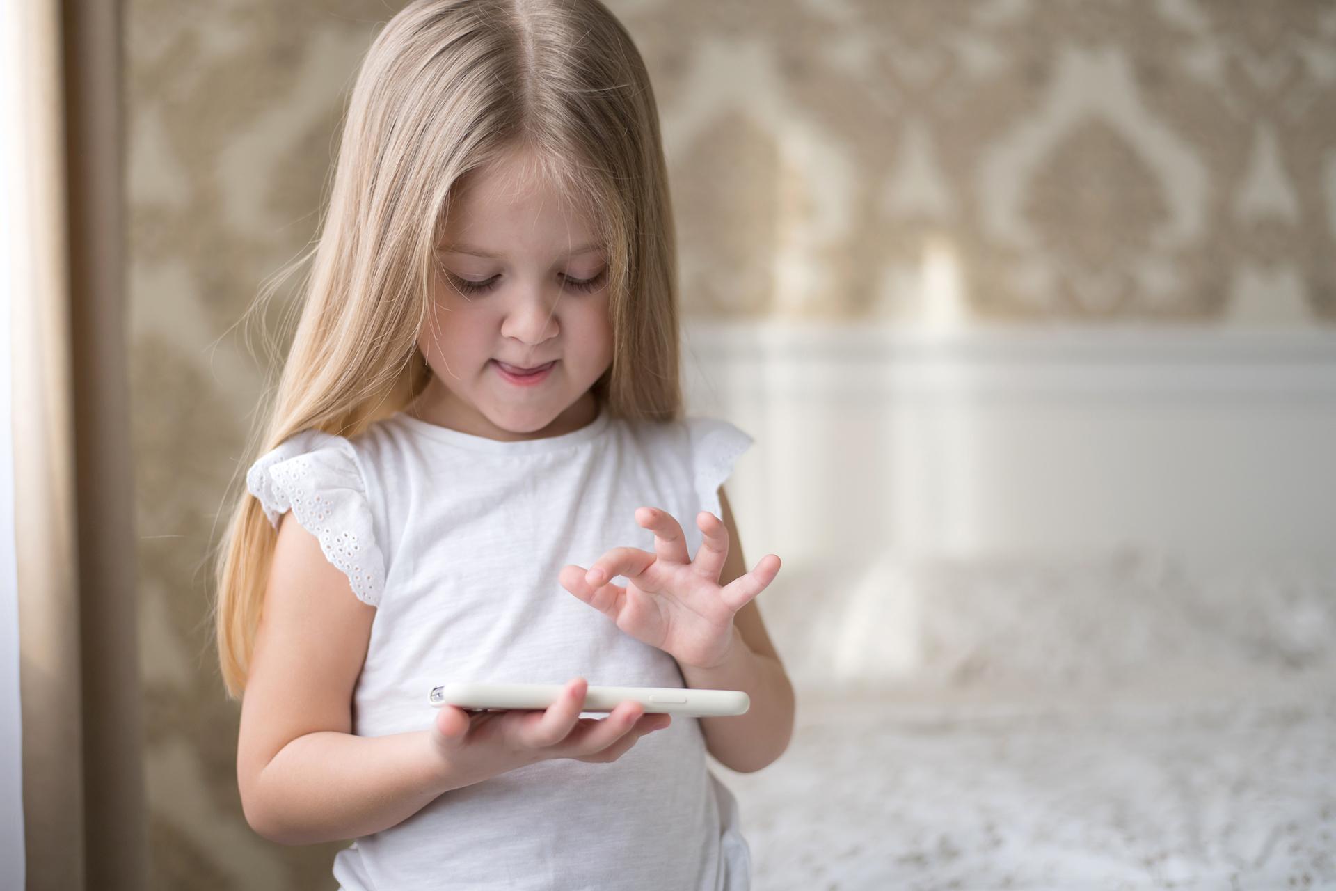 Elena Gorostiza: “Los niños tienen que aprender y entrar poco a poco en la tecnología”