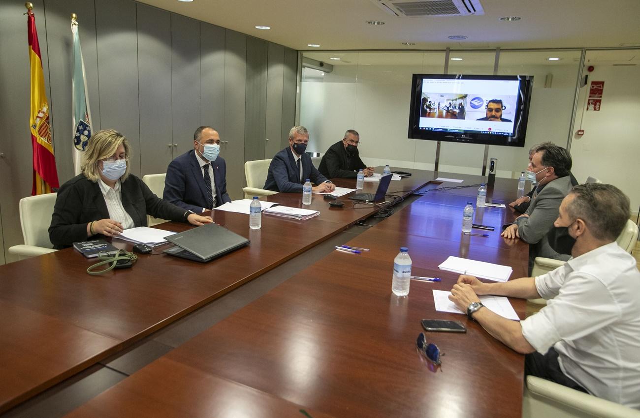 Imagen de la reunión celebrada hoy entre Gobierno gallego y sector del ocio nocturno (Foto: Europa Press).