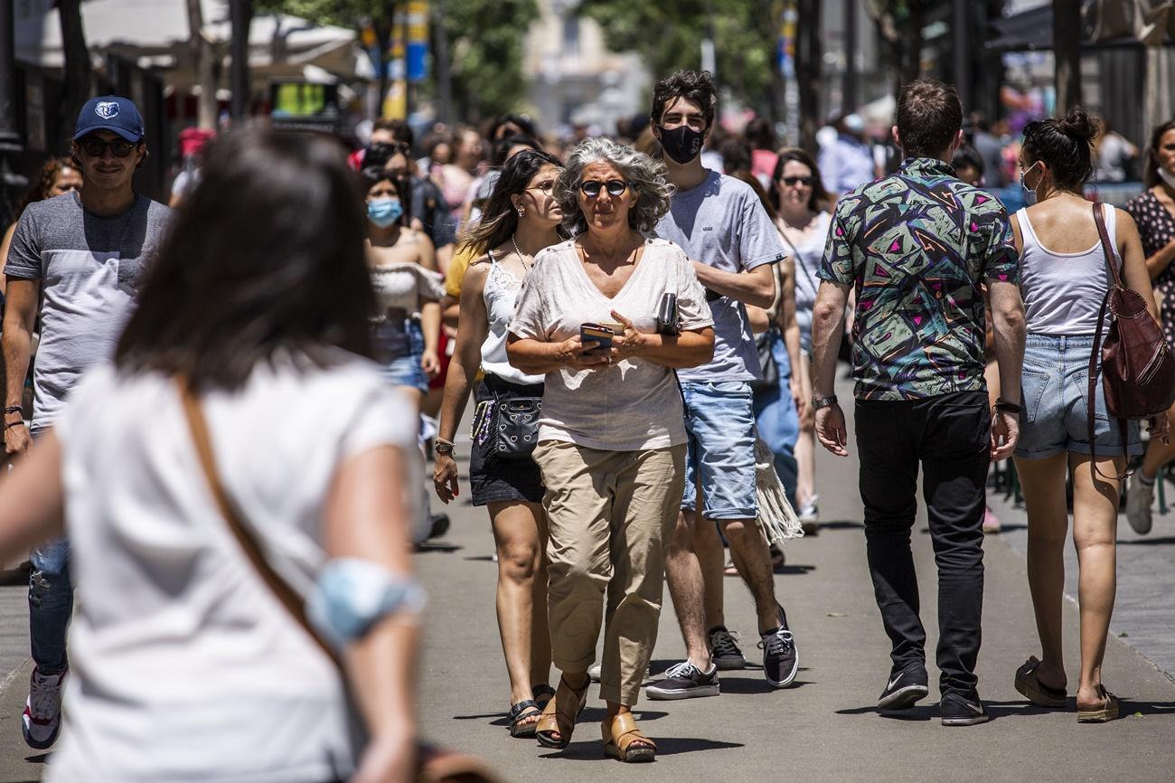 Imagen del centro de Madrid el primer día sin la obligación de llevar mascarillas en exteriores