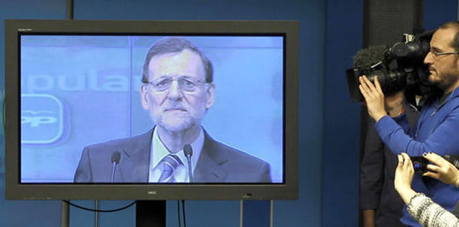 Imagen de archivo de Mariano Rajoy compareciendo ante los periodistas vía plasma y sin admitir preguntas
