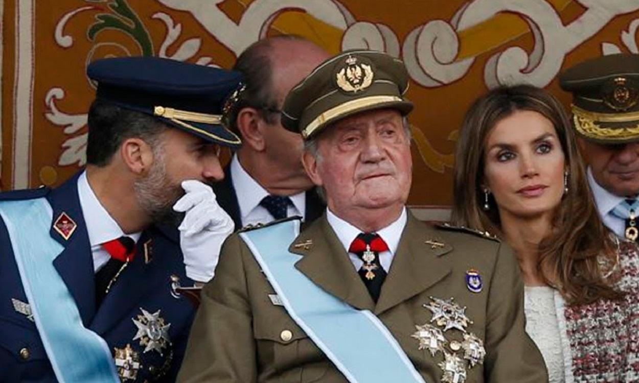 Felipe VI, Letizia y Juan Carlos I en un acto oficial. Youtube