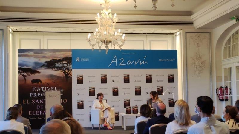 Nativel Preciado presenta su nueva novela, 'El Santuario de los Elefantes', ganadora del Premio Azorín. Fotografía Marta Alberca. Nativel Preciado presenta su nueva novela, 'El Santuario de los Elefantes', ganadora del Premio Azorín. Fotografía Marta Alberca.