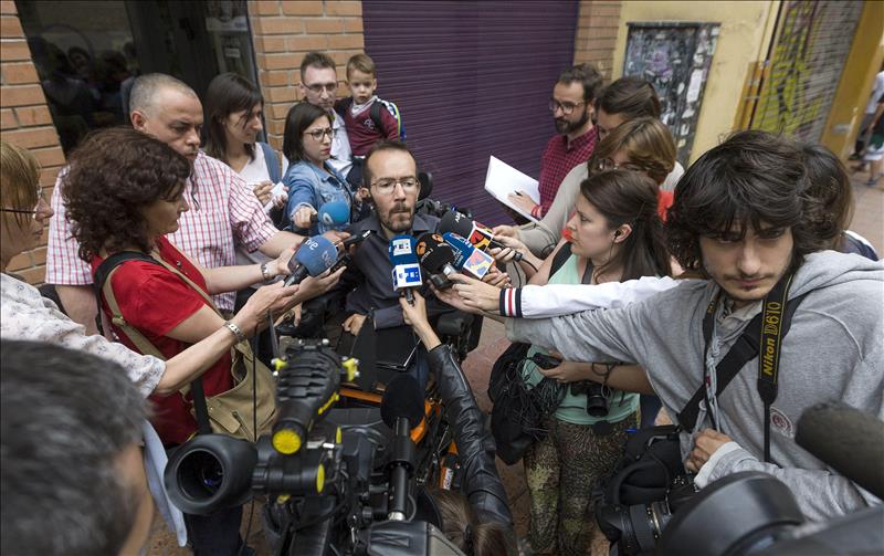 Echenique y otros dirigentes de Podemos rechazan la decisión de Iglesias de ir en solitario a las generales