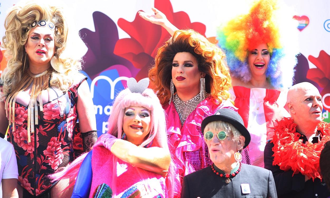 Miembros del pregón coral posan en una foto de familia en el MADO Madrid Orgullo 2021. Cézaro De Luca / Europa Press