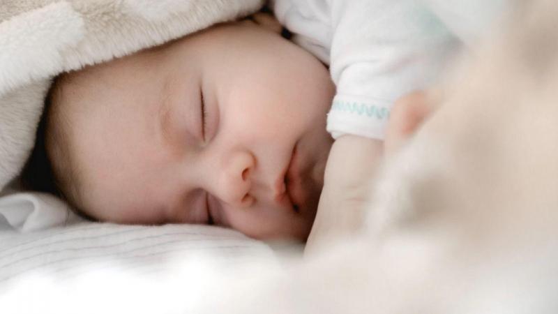 Brinda a tu bebé un entorno propicio para dormir - Unsplash.com