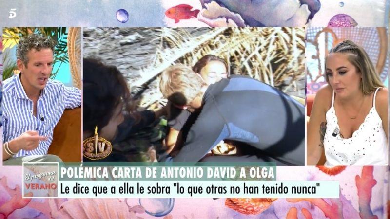 Rocío Flores y Joaquín Prat comentan 'Supervivientes' en 'El Programa de Ana Rosa'. Telecinco.