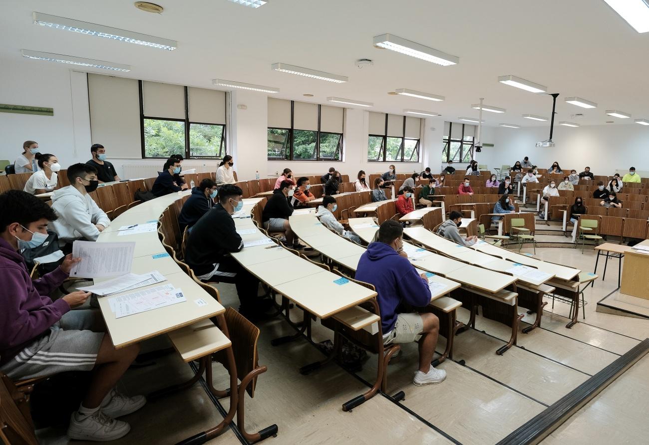 Imagen de la prueba de EBAU celebrada hace menos de un mes en la Facultad de Psicología de la Universidad de Santiago (Foto: Europa Press).