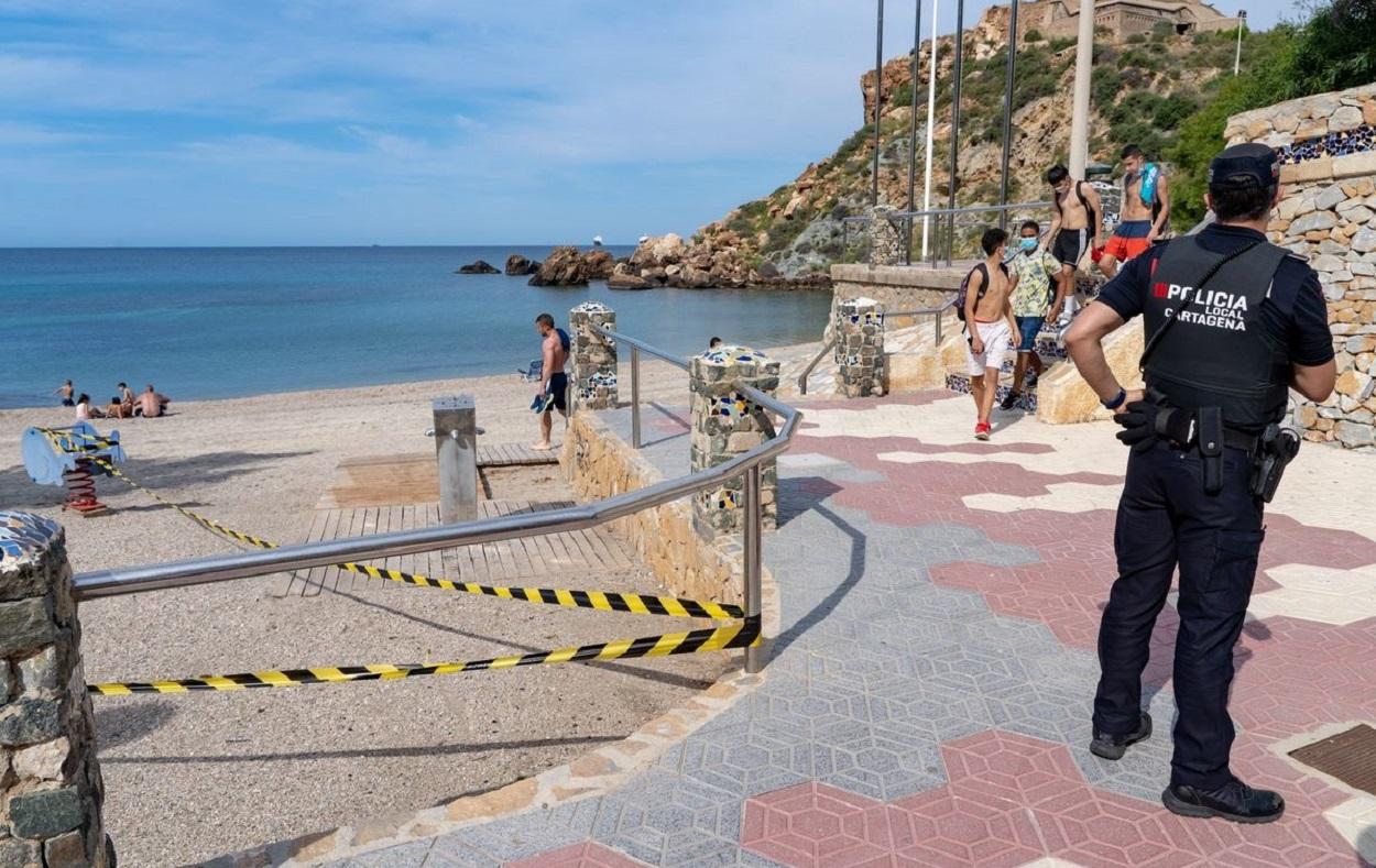 Un agente de la Policía Local de Cartagena. Foto Ayuntamiento