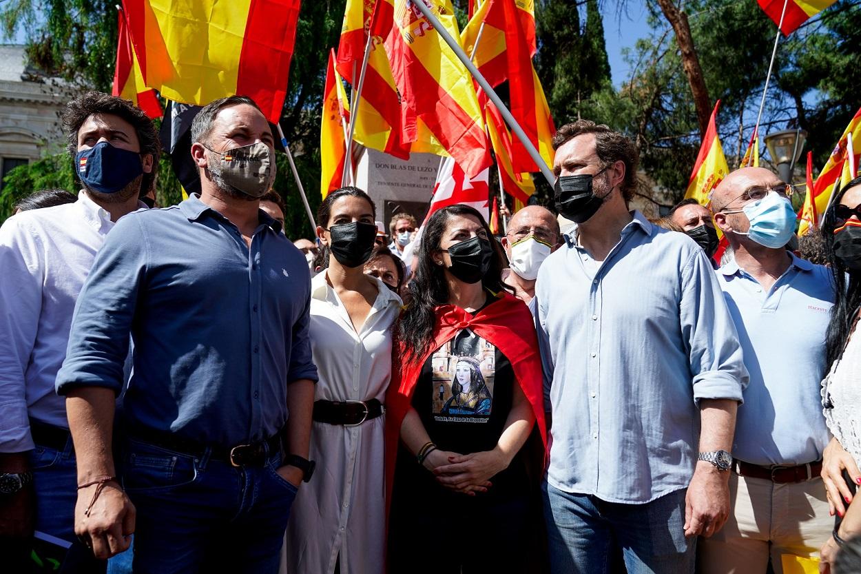 Santiago Abascal, Rocío Monasterio, Macarena Olona e Iván Espinosa de los Monteros durante la concentración contra los indultos a los presos del ‘procés’. Fuente: Europa Press.