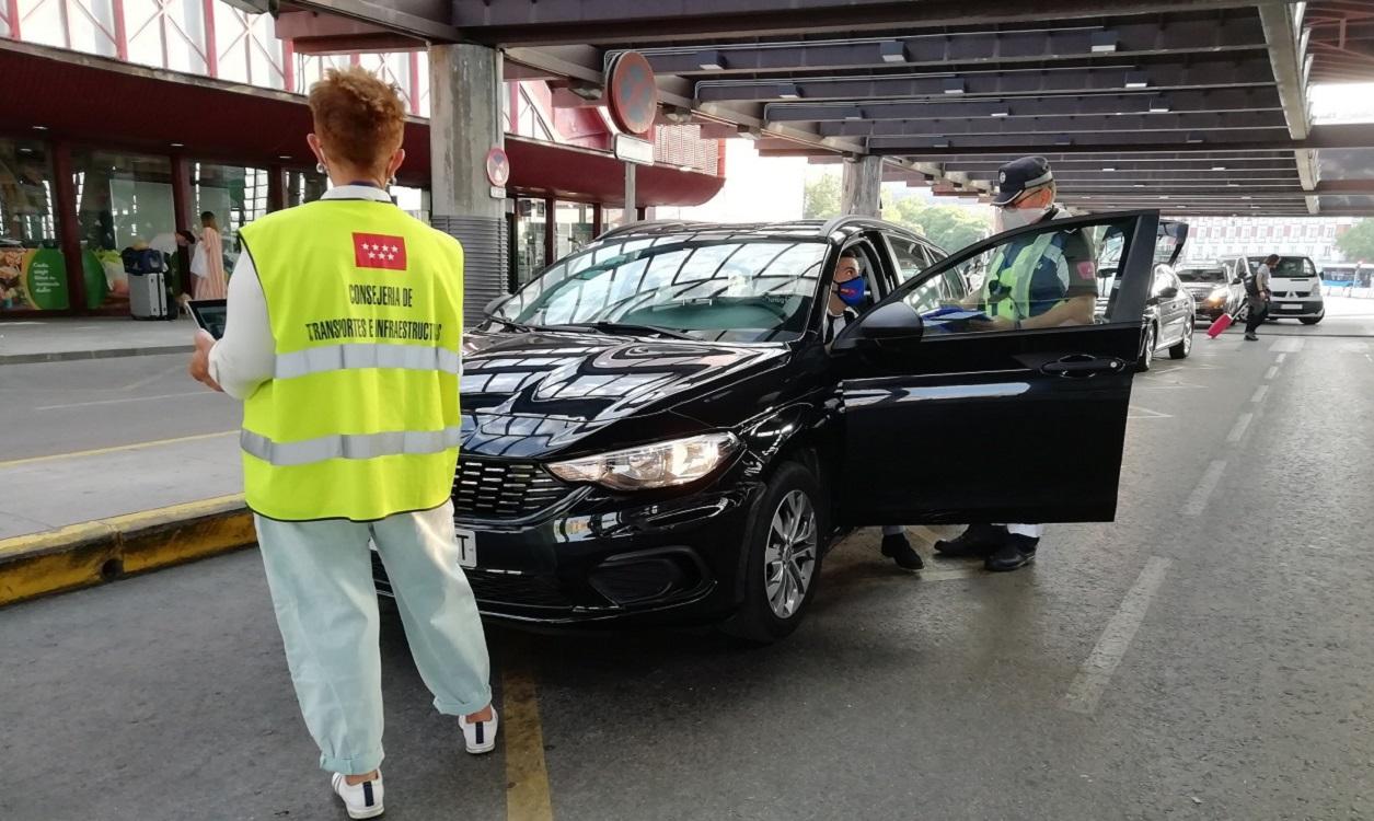 Inspección en vehículos VTC en Madrid. Foto Comunidad de Madrid