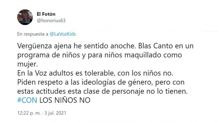 Un usuario critica a Blas Cantó por tener los ojos maquillados en 'La Voz Kids'. Twitter Un usuario critica a Blas Cantó por tener los ojos maquillados en 'La Voz Kids'. Twitter