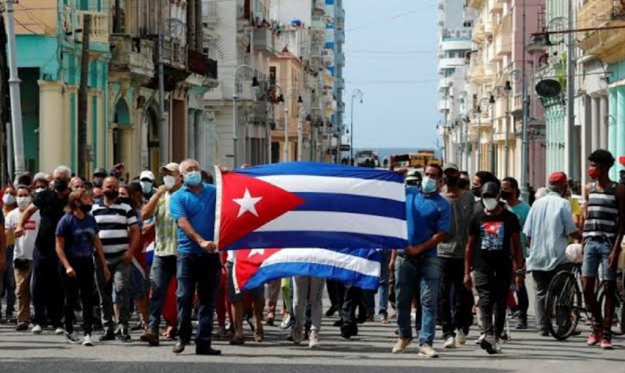 MIles de cubanos salen a las calles de La Habana a protestar contra el Gobierno. Twitter