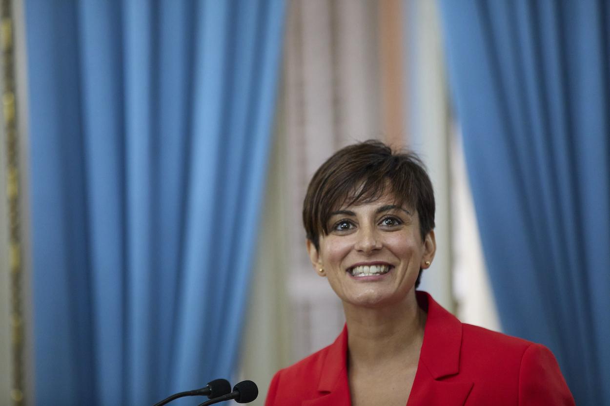 La nueva ministra Portavoz y de Política Territorial, Isabel Rodríguez, interviene en el traspaso de carteras, en el Ministerio de Política Territorial