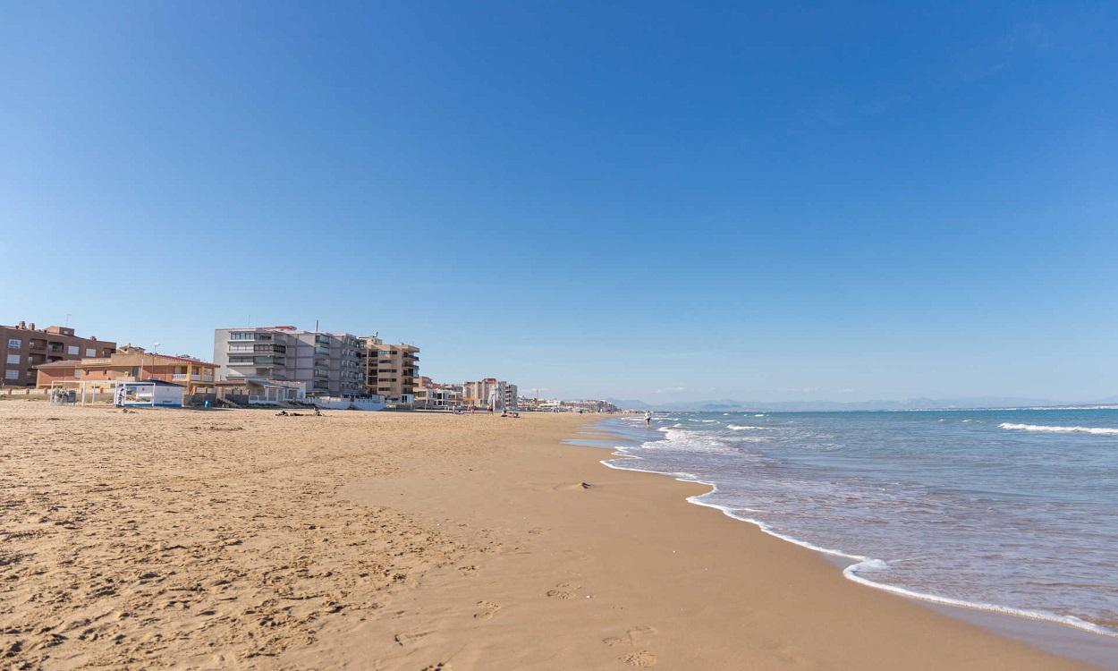 Mejores playas de España para ir con niños: La Roqueta (Alicante)
