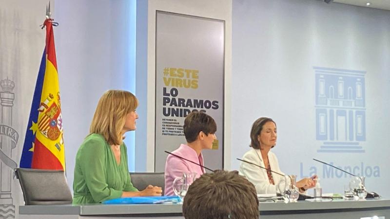 Pilar Alegría, ministra de Educación, Isabel Rodríguez, nueva portavoz del Gobierno y Reyes Maroto.