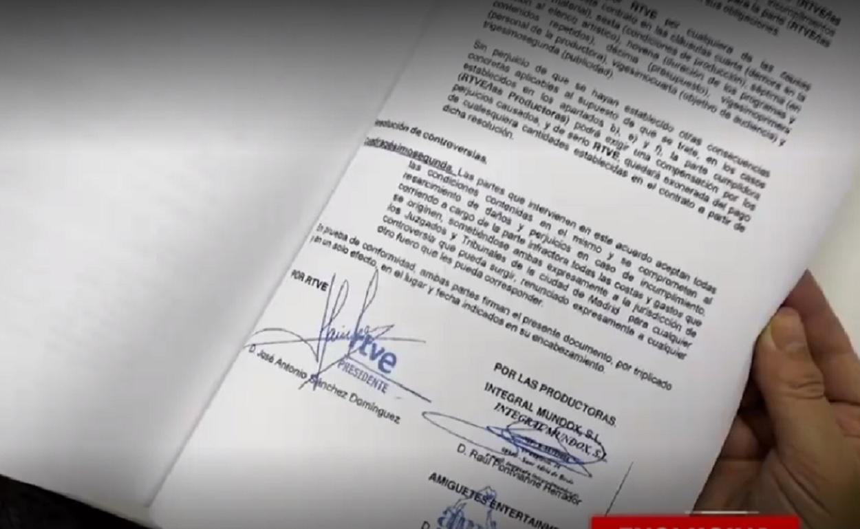 Firma de José Antonio Sánchez Domínguez en el contrato de RTVE con José Antonio Moreno y Santiago Segura