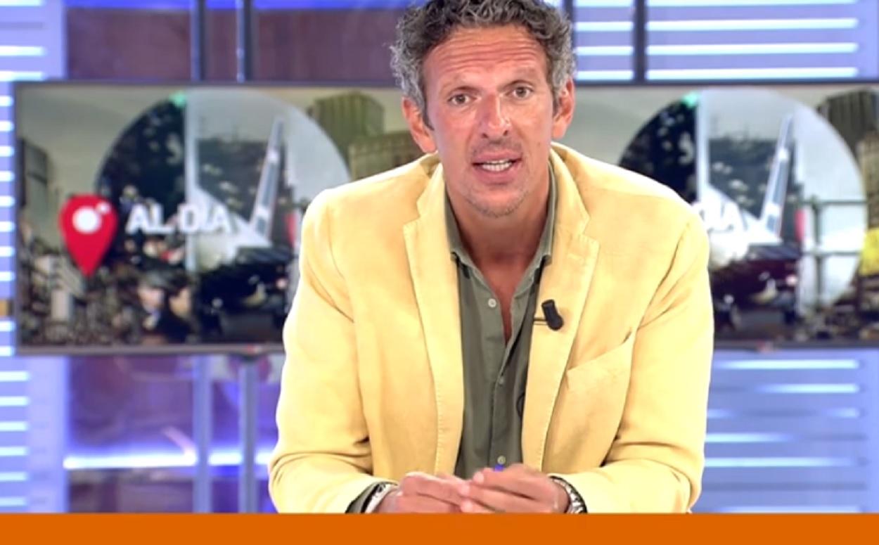 El presentador Joaquín Prat se pronuncia sobre la disputa entre Rocío Carrasco y Gloria Camila. Cuatro