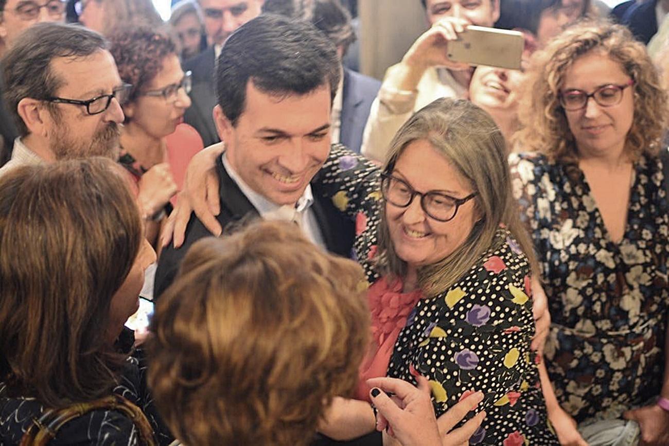 Gonzalo Caballero junto a Pilar López Riobóo en la toma de posesión de la segunda como subdelegada del Gobierno en A Coruña en 2018.