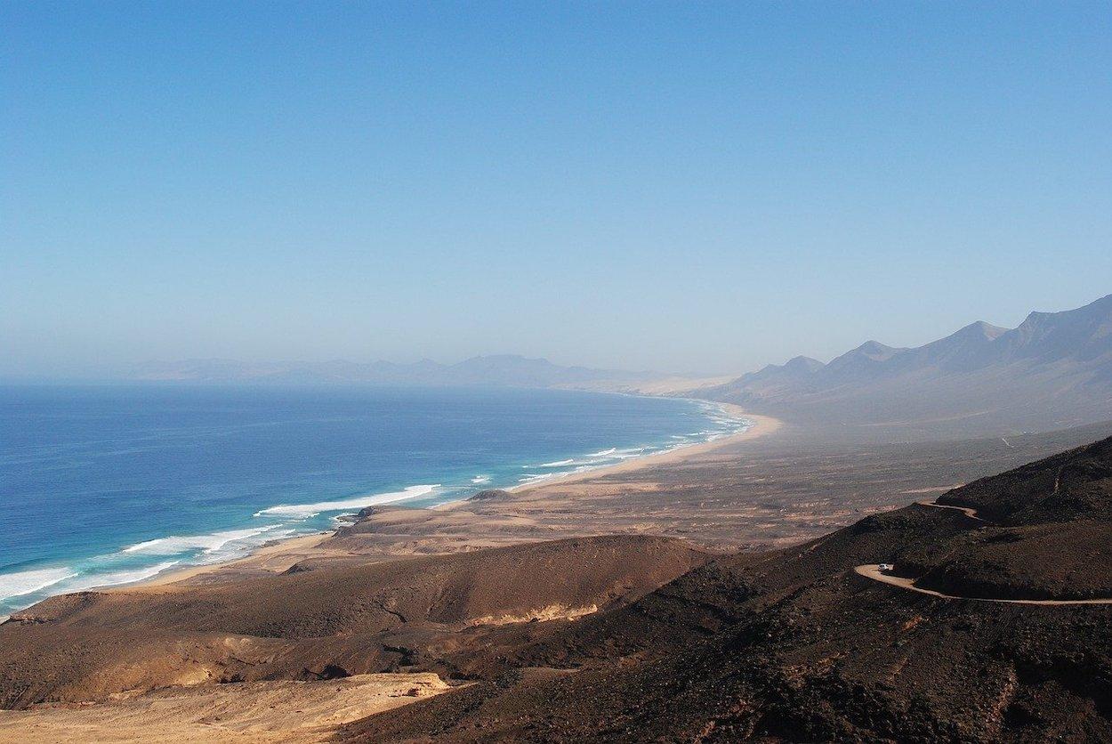 Playas kilométricas de España para relajarse y disfrutar: Playa virgen de Cofete en Fuerteventura