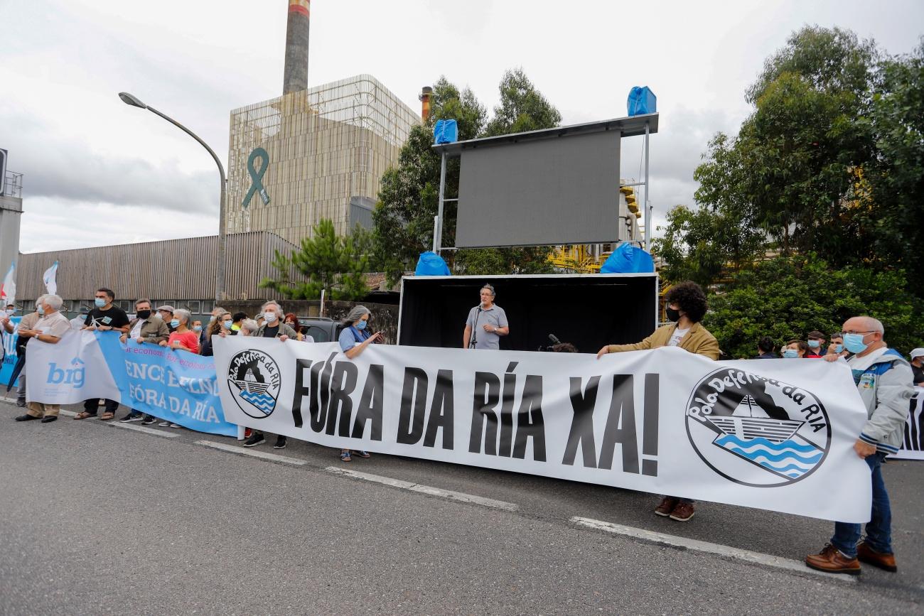 Imagen de la última manifestación contra ENCE Pontevedra celebrada ante la propia factoría el pasado día 4 de este mes de julio (Foto: Europa Press).