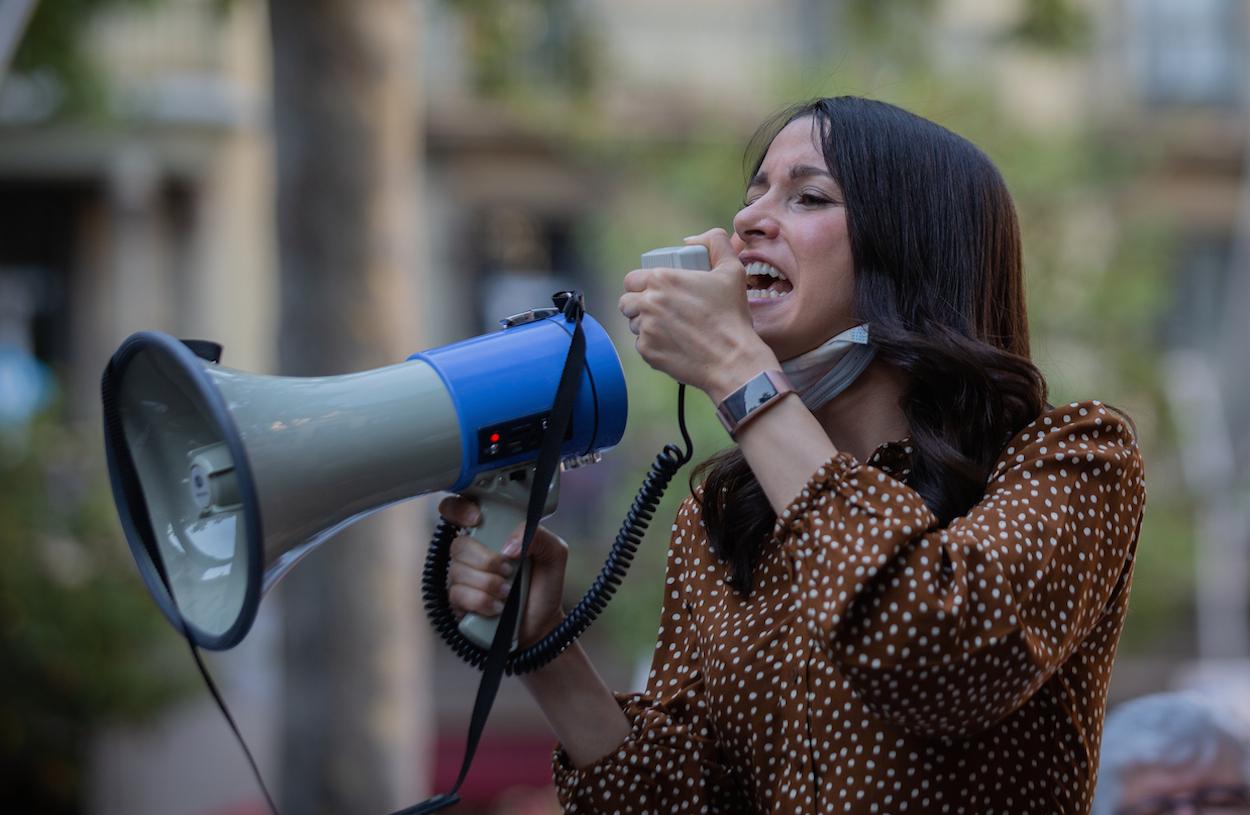 Inés Arrimadas en un acto contra los indultos a los presos del `procés'. DAVID ZORRAKINO/EP