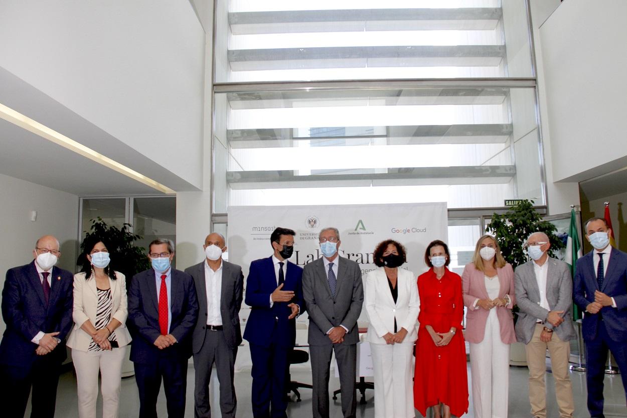 Foto de familia en la presentación del AI Lab Granada