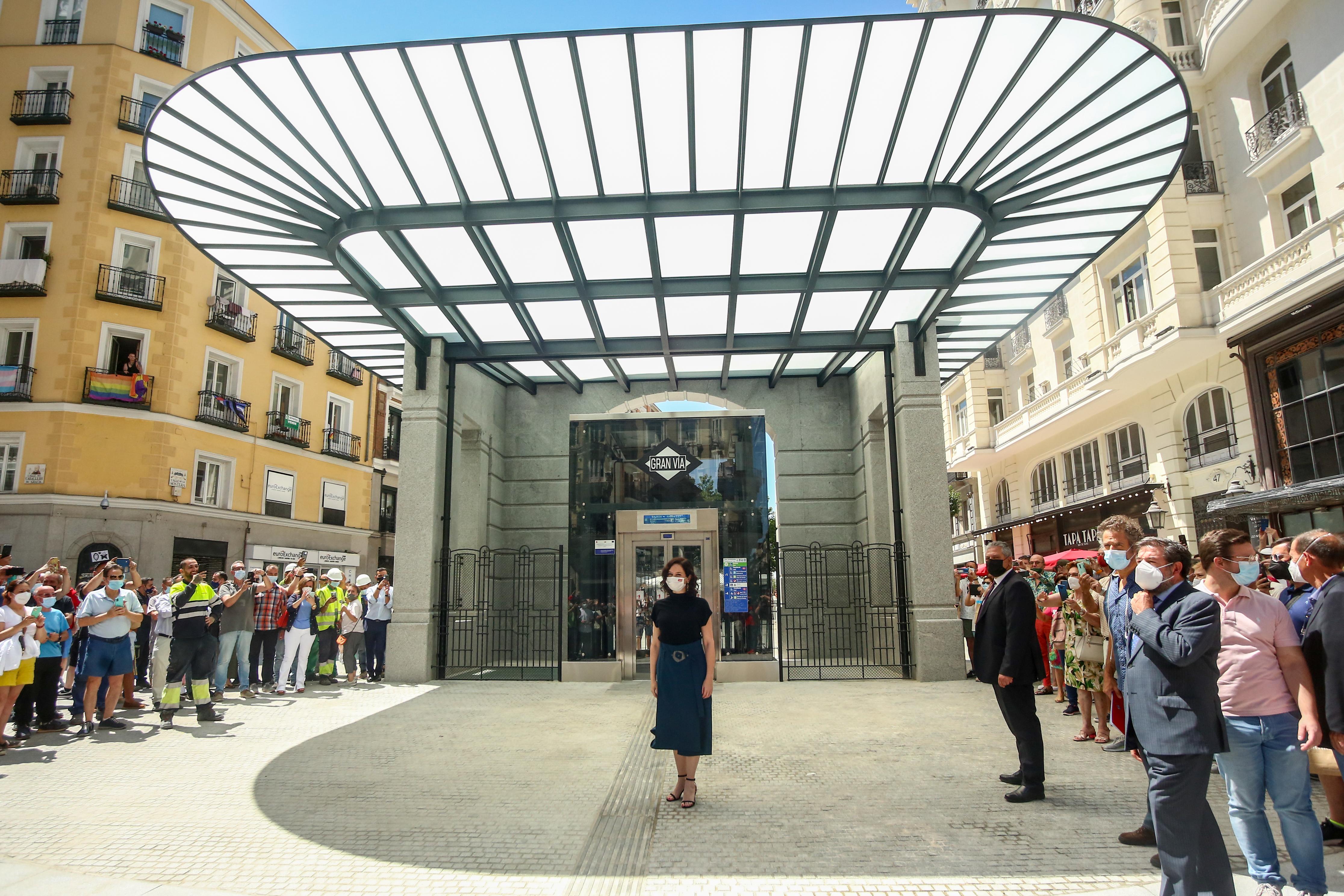 La presidenta de la Comunidad de Madrid, Isabel Díaz Ayuso, durante la inauguración de la estación de Metro de Gran Vía, a 15 de julio de 2021, en Madrid (España). Este viernes la estación de Gran Vía abre tras más de mil días cerrada por permanecer en ob