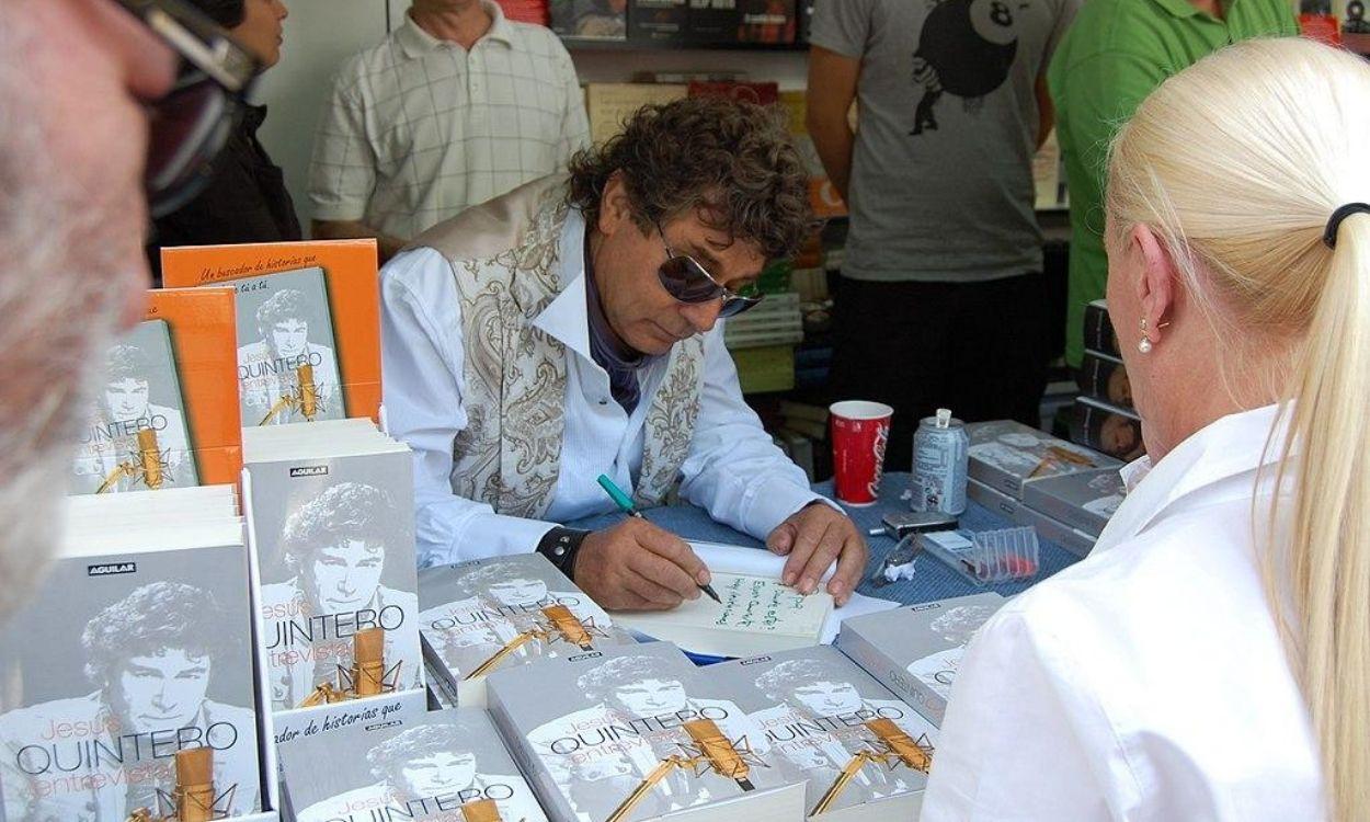 Jesús Quintero en la Feria del libro de Madrid 2007. ArchivoRafael Robles. 