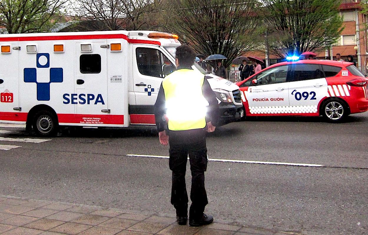 Cuatro hombres violan a dos chicas en Gijón, atendidas por la policía y sanitarios. Foto: Archuivo : EP