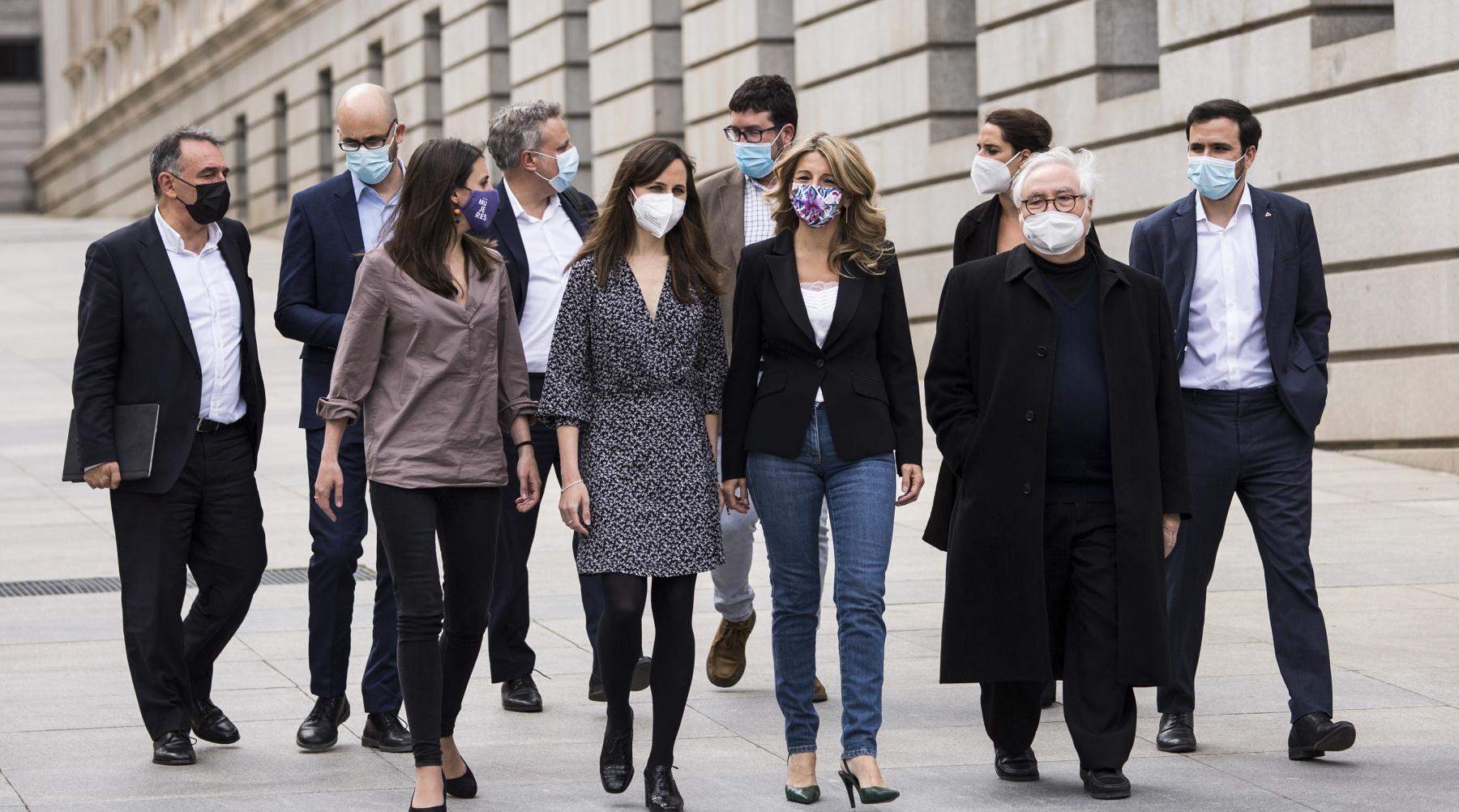 La ministra de Igualdad, Irene Montero; la ministra de Derechos Sociales y Agenda 2030, Ione Belarra; la vicepresidenta tercera y ministra de Trabajo y Economía Social, Yolanda Díaz; el ministro de Universidades, Manuel Castells; y el ministro de Consumo,