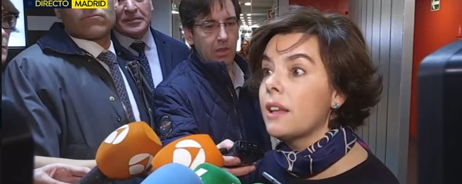 La vicepresidenta del Gobierno, Soraya Sáenz de Santamaría, ante los medios