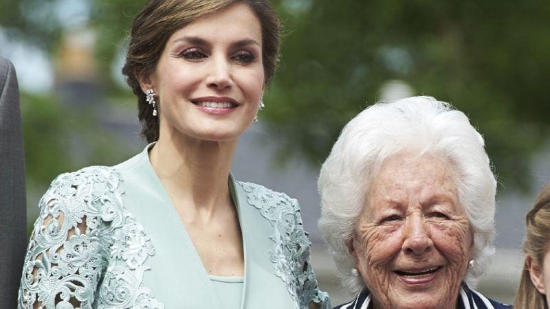 La reina Letizia y su abuela Menchu Álvarez.