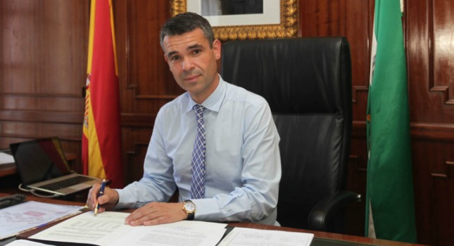El alcalde de Marbella renuncia a los seis escoltas 'heredados' y los dedicará a prevenir la violencia de género