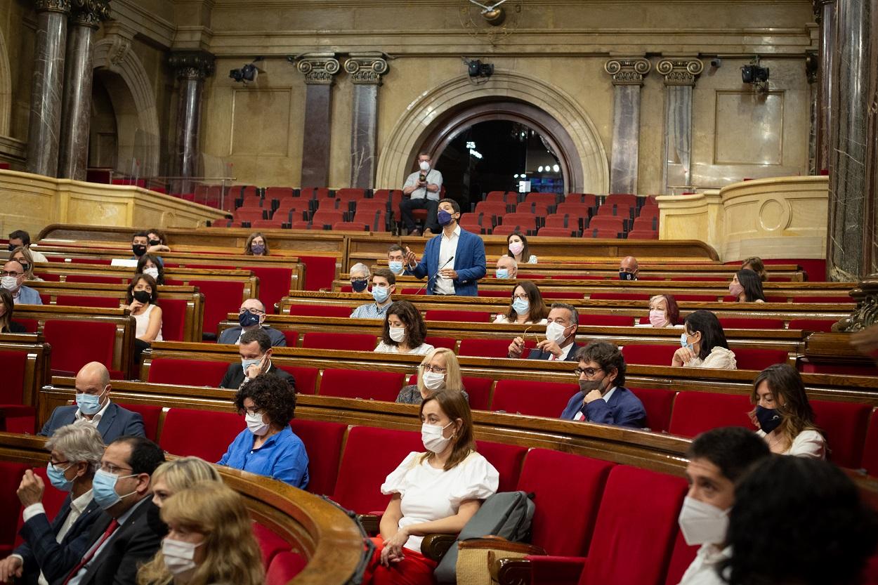 El portavoz de Cs en el Parlament, Nacho Martín Blanco, interviene durante una sesión plenaria en el Parlament de Cataluña. David Zorrakino.