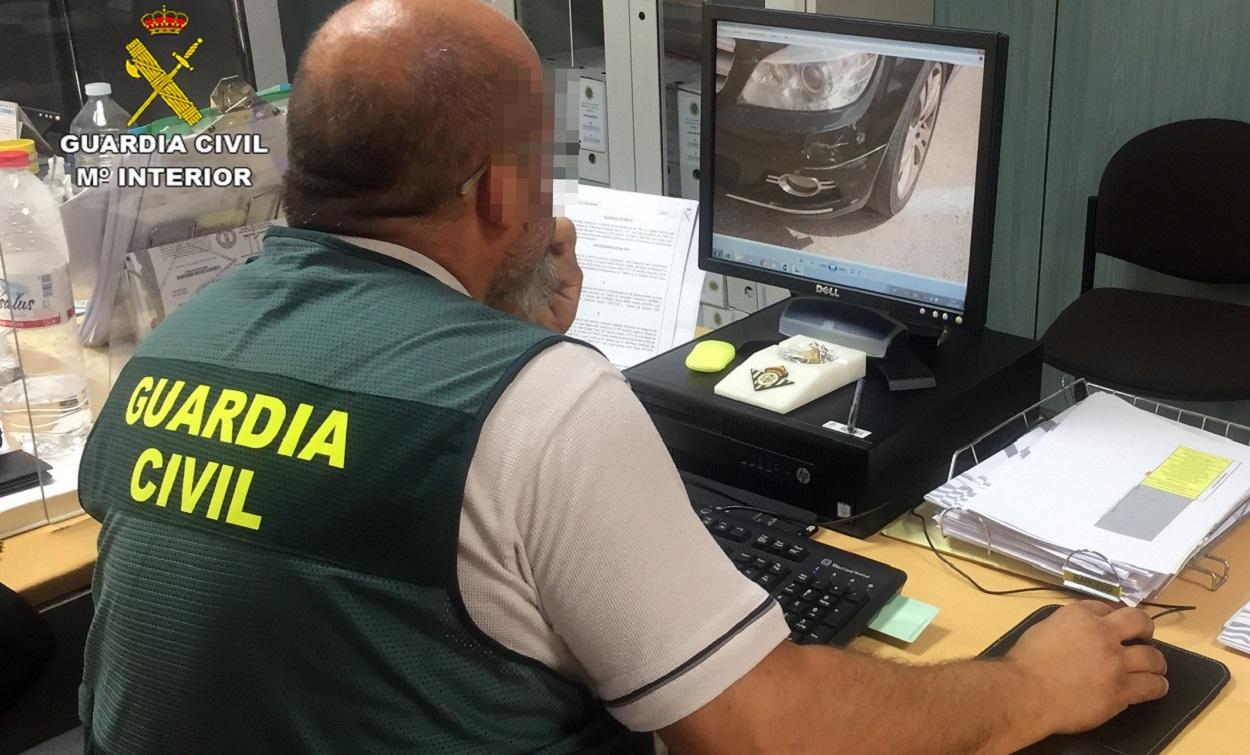 Dos menores en Cádiz queman con un mechero el pelo de una discapacitada y luego la rapan